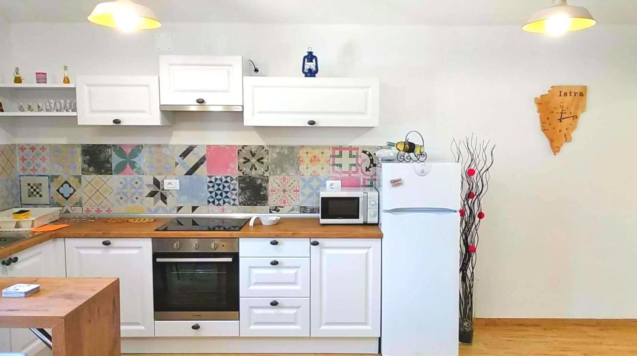 Holiday Home Deni Roč Εξωτερικό φωτογραφία