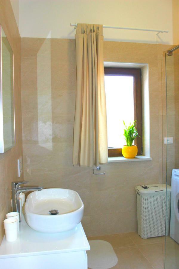 Holiday Home Deni Roč Εξωτερικό φωτογραφία