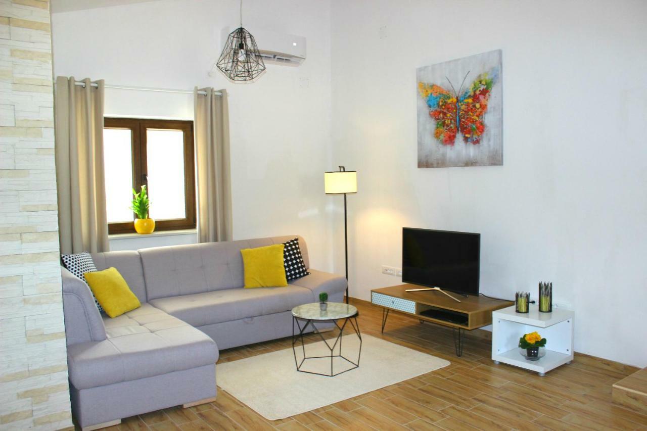 Holiday Home Deni Roč Εξωτερικό φωτογραφία